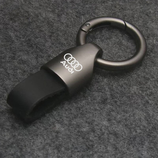 Luxe Suède & Metaal Audi Sleutelhanger - Stijlvol Accessoire voor Heren & Dames