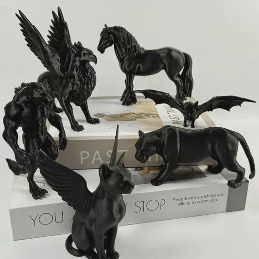 Set van 5 Unieke 3D Geprinte Zwarte Beeldjes: Weerwolf, Paard, Kat, Griffioen & Vleermuis