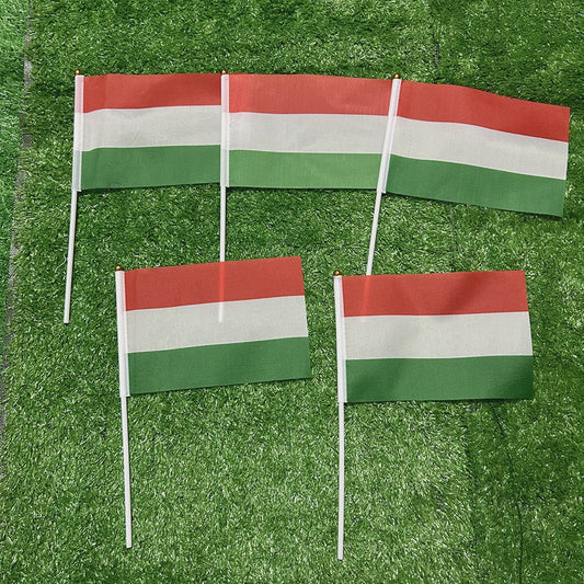 Hongaarse Vlaggetjes 14x21cm met Stok - Feest, Sport & Decoratie