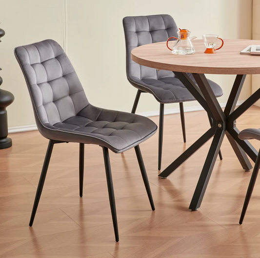 Set van 4 Moderne Eetkamerstoelen – Fluwelen Gewatteerde Zitting en IJzeren Poten