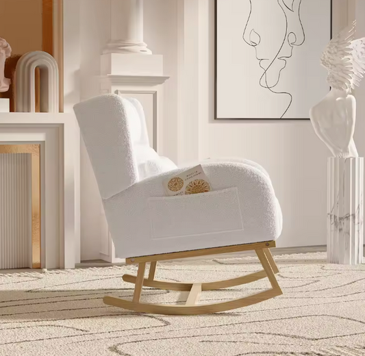 Witte Schommelstoel met Zakken – Zachte Lamsfleece & Houten Onderstel, Comfortabel en Stijlvol