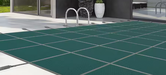 Rechthoekige Zwembadveiligheidsafdekking 490 × 850 cm – Groene Mesh Winterhoes met Installatiekit, Heavy Duty & Kindveilig