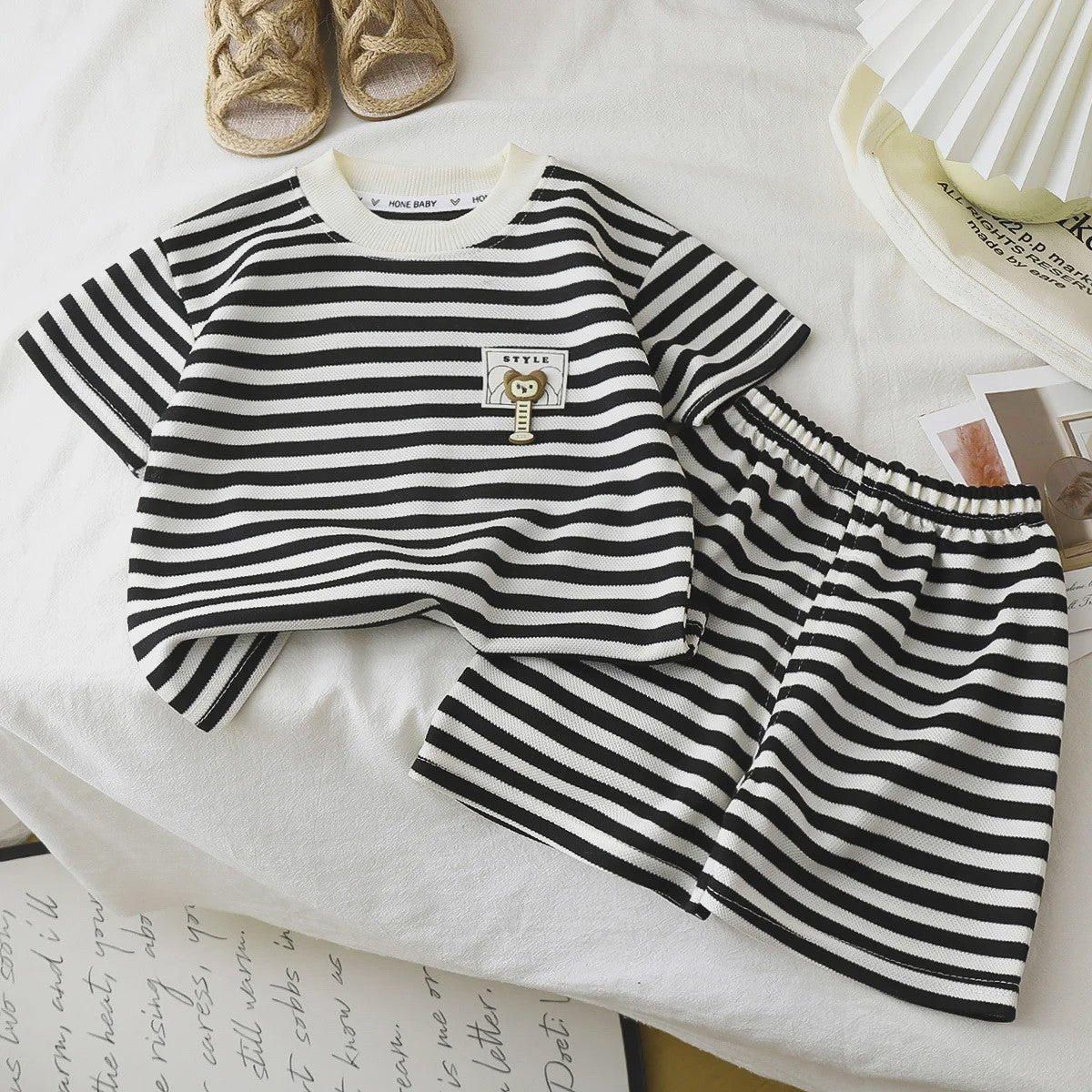 Zomerse Kinderkleding Set: Gestreept T-shirt met Korte Mouw en Short