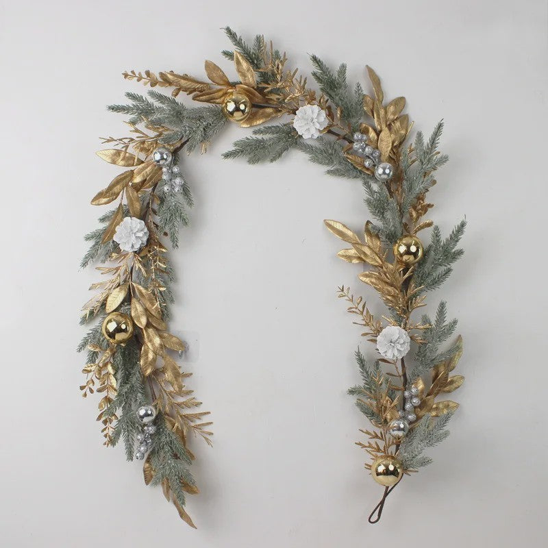Luxe Kerstkrans voor Buitendeur - Goud, Denneappel & Rattan Decoratie 2024