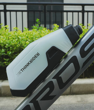 ThinkRider Aerodynamische Fietsbidon 650ml met Framehouder - Lichtgewicht & Snel Drinken