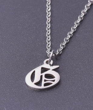 RVS Initiaal Ketting met Oude Engelse Letterhanger - 26 Letters, Perfect voor Hem, Haar of als Koppelkado