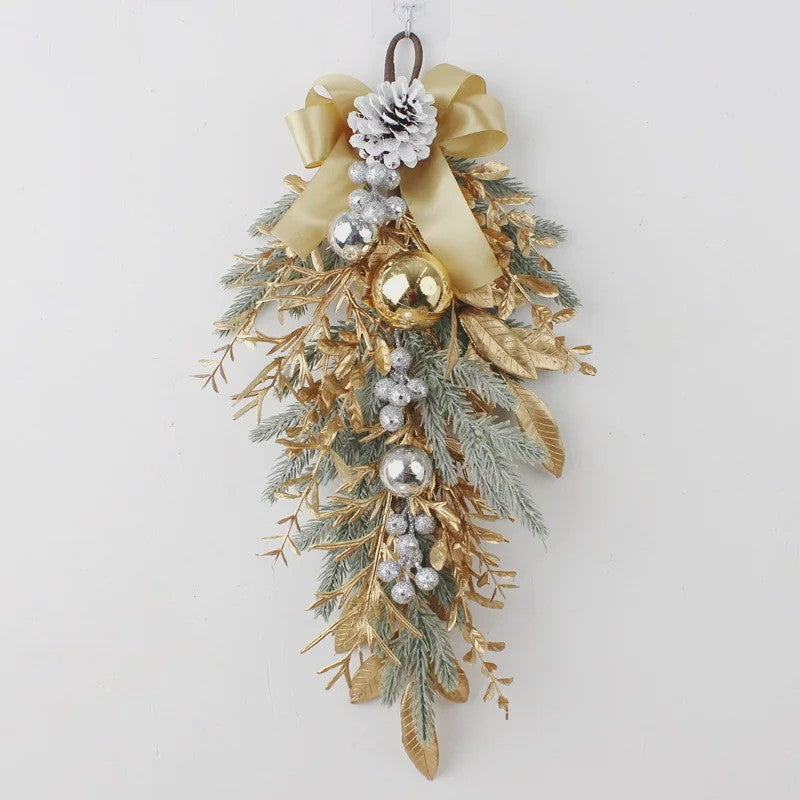 Luxe Kerstkrans voor Buitendeur - Goud, Denneappel & Rattan Decoratie 2024