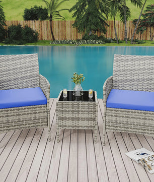 3-delige Buiten Terras Bistroset: PE Rotan Wicker Stoelen met Zachte Kussens & Glazen Salontafel - Compact Tuinmeubilair