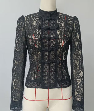 Elegante Witte Kant Blouse met Lange Mouwen en Uitgesneden Details - Dames