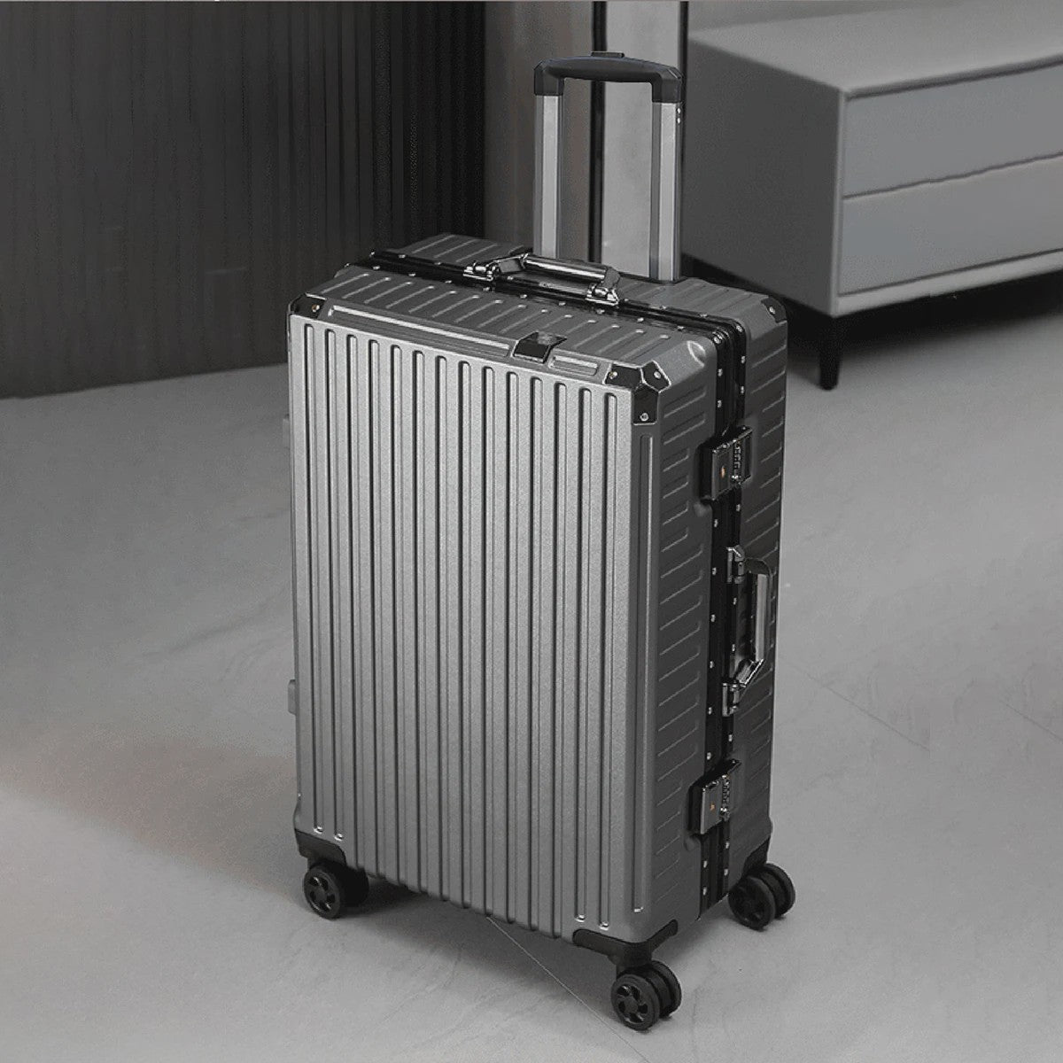 Aluminium Koffer met USB & Combinatieslot - Rolbaar Reiskoffer in Diverse Maten (20-28 inch)