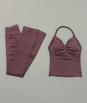 Dames Sportset: Seamless Strappy Top met Ruches & Butt Lifting Flare Leggings
