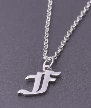 RVS Initiaal Ketting met Oude Engelse Letterhanger - 26 Letters, Perfect voor Hem, Haar of als Koppelkado