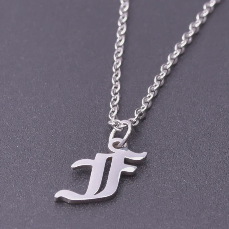 RVS Initiaal Ketting met Oude Engelse Letterhanger - 26 Letters, Perfect voor Hem, Haar of als Koppelkado