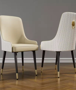 Set van 2 Luxe Eetkamerstoelen – PU Leer met Gouden Leeuwenkop Trekring – Hoge Getufte Rugleuning & Metalen Poten