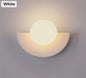 Moderne Wandlamp met Ronde Kunststof Kap - Sfeervolle Verlichting voor Slaapkamer & Corridor