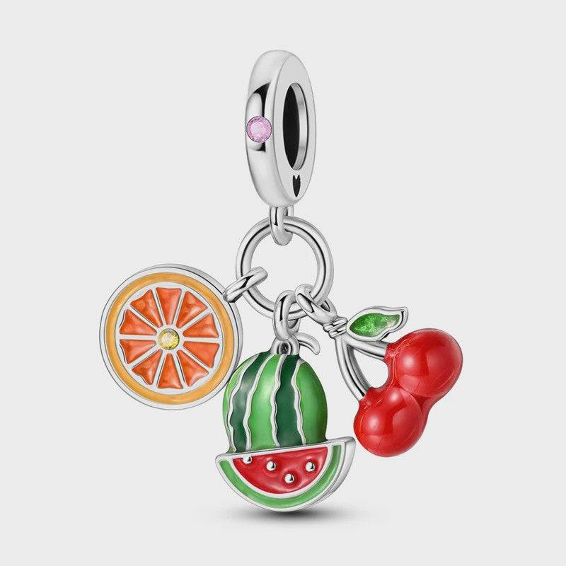 Zilverkleurige Fruit Bedels: Aardbei & Kers - Perfect voor DIY Armbanden