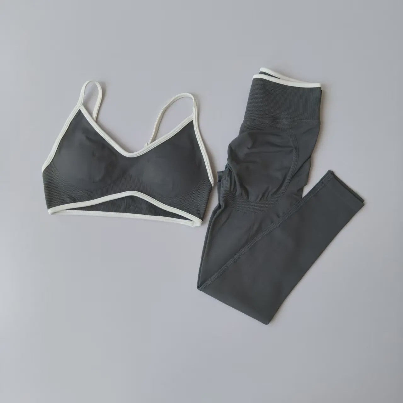 Naadloze 2-delige Sport Set: Leggings met Hoge Taille & Strappy Sport BH voor Fitness en Gym