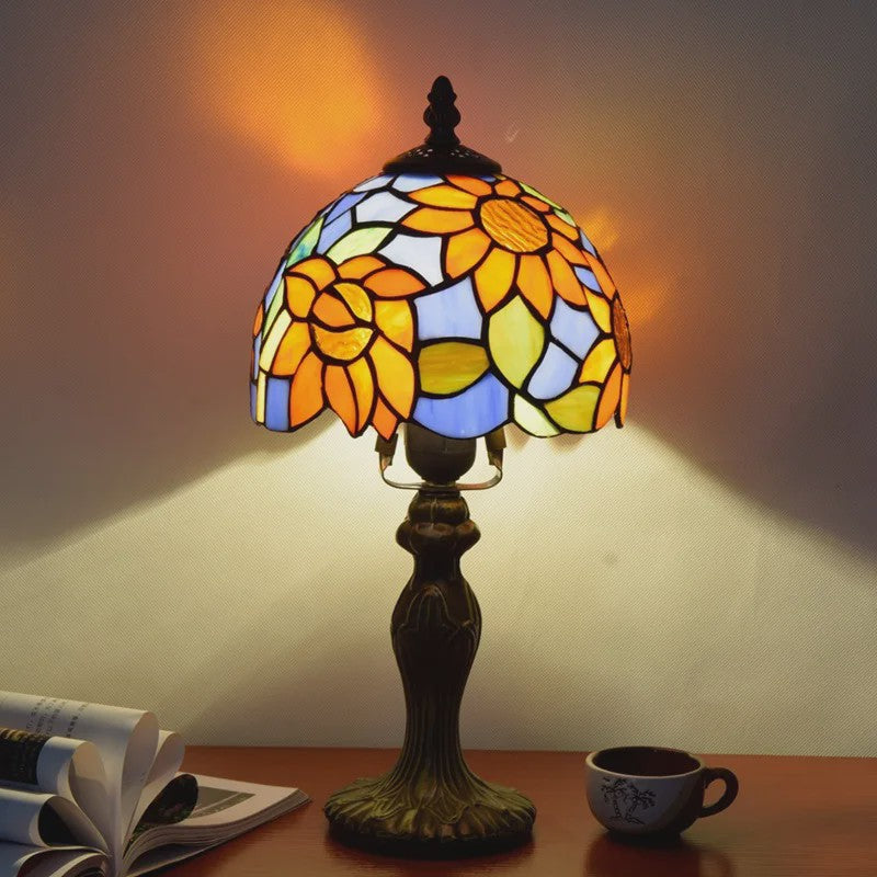 Stijlvolle Tiffany Tafellamp met Glas-in-Lood - Sfeervolle Leeslamp voor Woonkamer, Slaapkamer of Kantoor