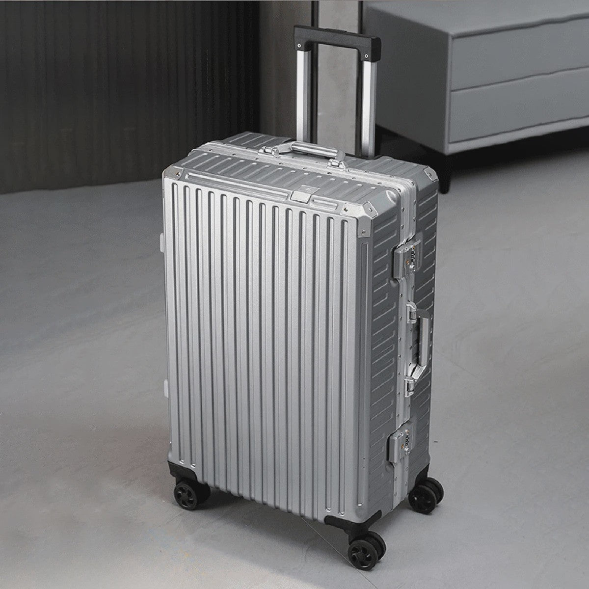 Aluminium Koffer met USB & Combinatieslot - Rolbaar Reiskoffer in Diverse Maten (20-28 inch)