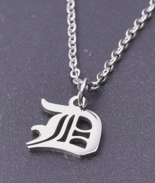 RVS Initiaal Ketting met Oude Engelse Letterhanger - 26 Letters, Perfect voor Hem, Haar of als Koppelkado