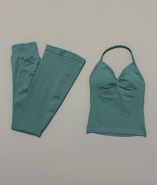 Dames Sportset: Seamless Strappy Top met Ruches & Butt Lifting Flare Leggings