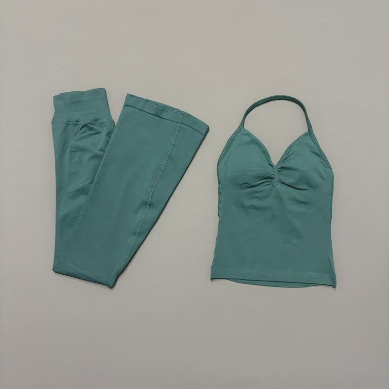 Dames Sportset: Seamless Strappy Top met Ruches & Butt Lifting Flare Leggings