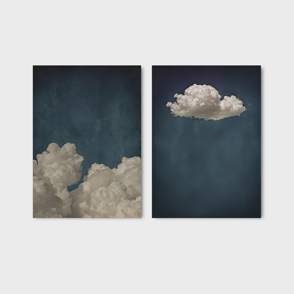 Abstracte Blauwe Wolken Poster - Minimalistische Canvas Muurkunst voor Moderne Woonkamer