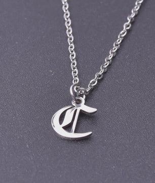 RVS Initiaal Ketting met Oude Engelse Letterhanger - 26 Letters, Perfect voor Hem, Haar of als Koppelkado