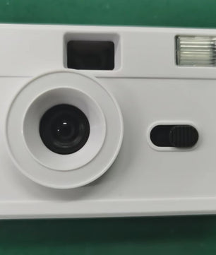 Retro 35mm Filmcamera met Ingebouwde Flits - Herbruikbaar en Stijlvol