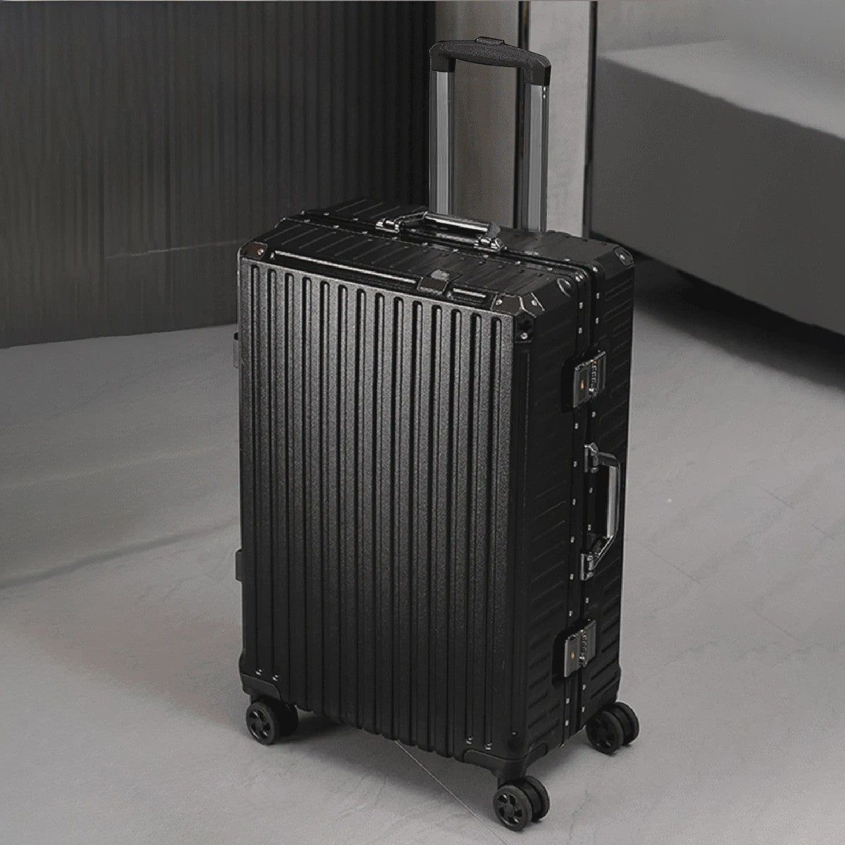 Aluminium Koffer met USB & Combinatieslot - Rolbaar Reiskoffer in Diverse Maten (20-28 inch)