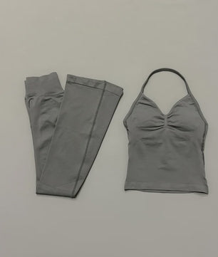 Dames Sportset: Seamless Strappy Top met Ruches & Butt Lifting Flare Leggings