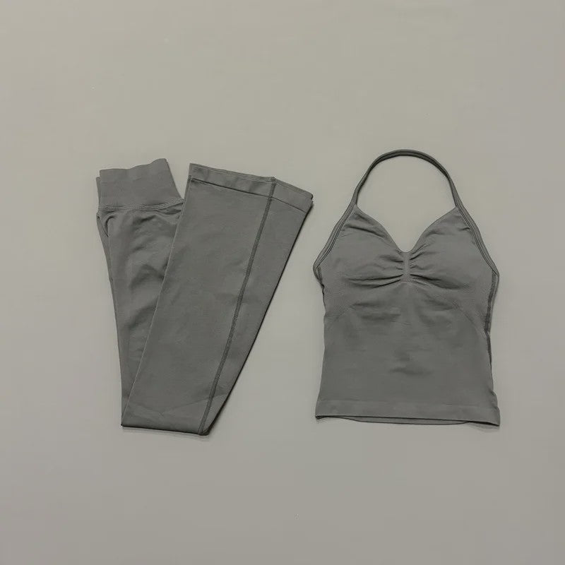 Dames Sportset: Seamless Strappy Top met Ruches & Butt Lifting Flare Leggings