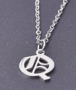 RVS Initiaal Ketting met Oude Engelse Letterhanger - 26 Letters, Perfect voor Hem, Haar of als Koppelkado