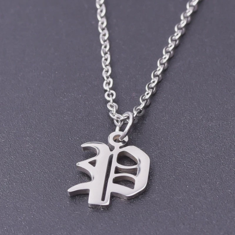 RVS Initiaal Ketting met Oude Engelse Letterhanger - 26 Letters, Perfect voor Hem, Haar of als Koppelkado