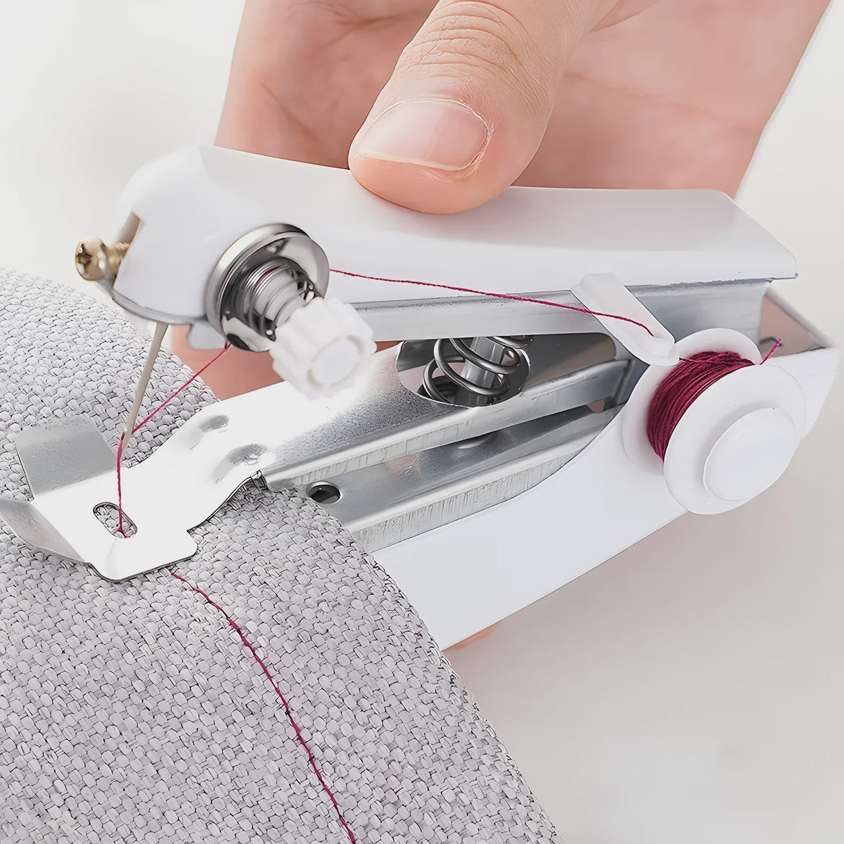 Handzame Mini Naaimachine - Draadloos en Draagbaar voor Snelle Reparaties