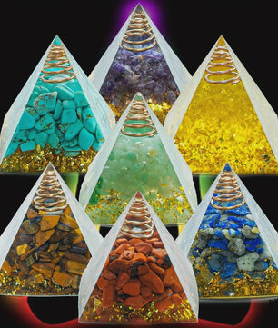 Orgonite Kristal Piramide - Energie & Meditatie Tool - Amethist & Kwarts Decoratie