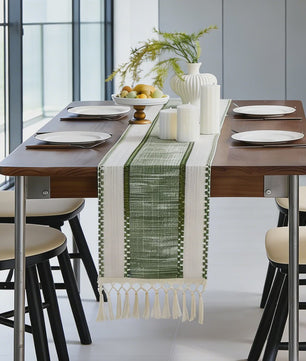 Groene Boho Tafel Runner met Franjes - Handgeweven - Rustiek Lente Decoratie