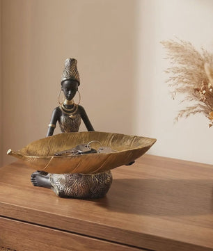 Afrikaanse Vrouw Sculptuur met Gouden Blad Schaal - Decoratieve Opberger & Verzamelobject