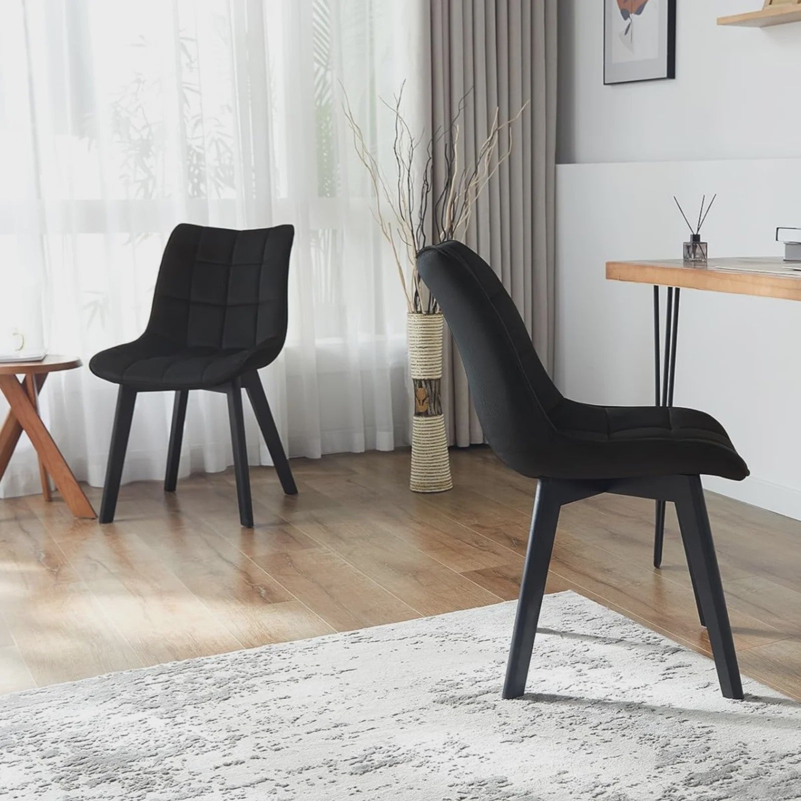 Set van 2 fluwelen eetkamerstoelen met rugleuning en houten poten - Comfortabel en stijlvol