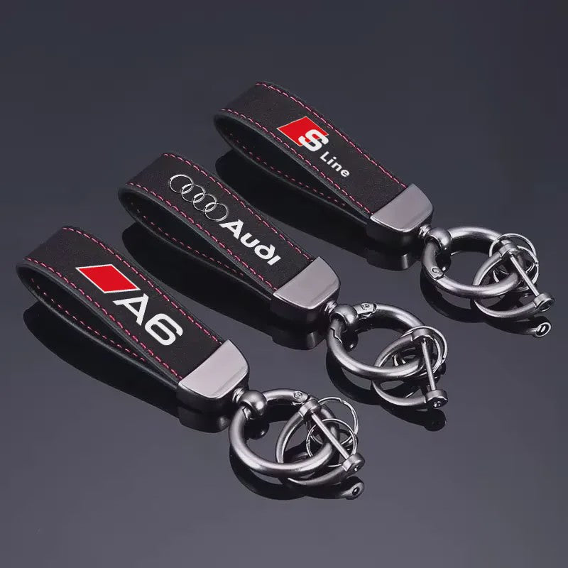 Luxe Audi Suede Sleutelhanger met Metalen Gesp - Stijlvolle Auto Accessoire