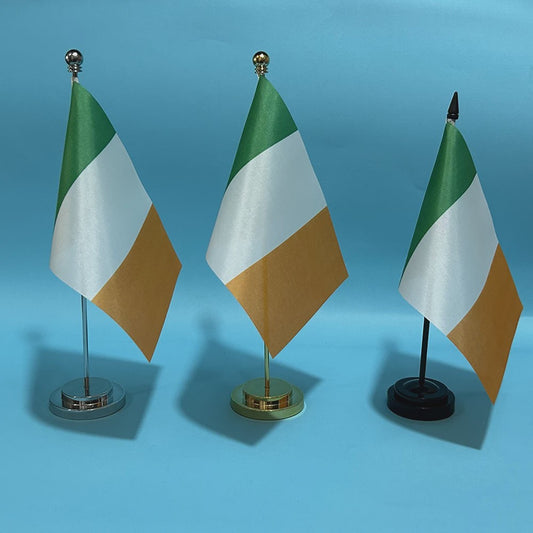 Ierse Bureauvlag 14x21cm - Polyester Vlag van Ierland voor Bureau Decoratie