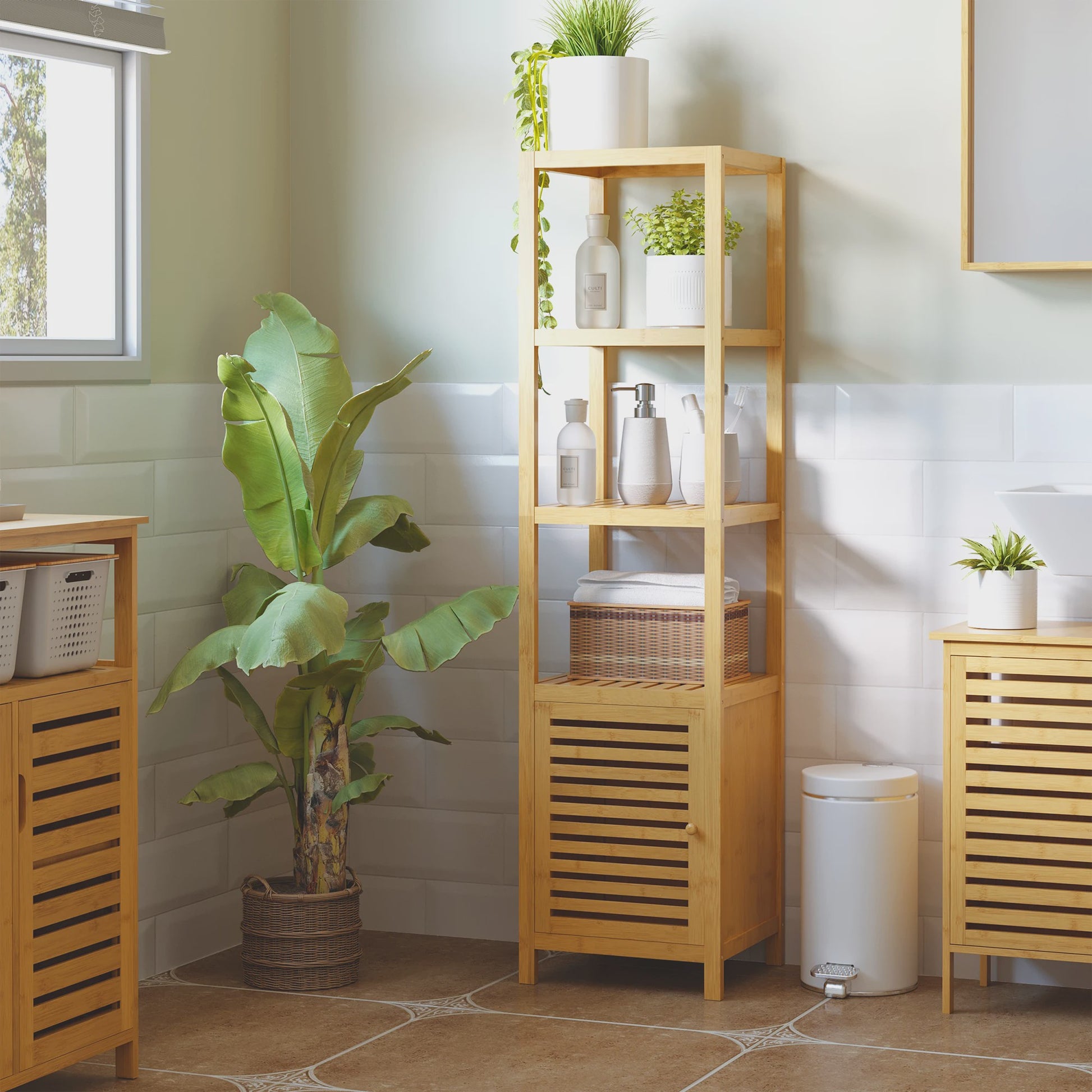 HOMCOM Bamboe Kolomkast Badkamer - 4 Niveaus met Kastje - 140 cm Hoog