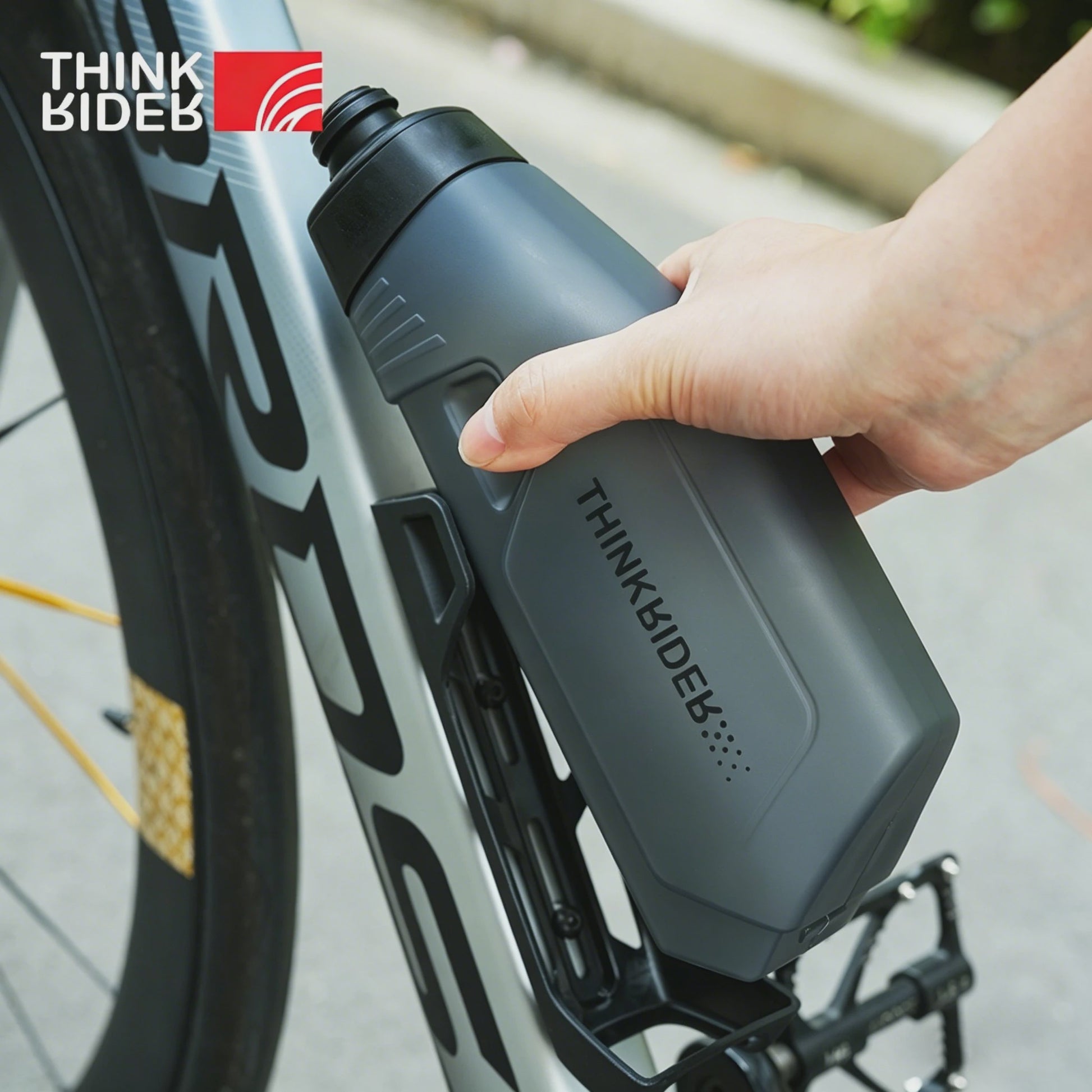 ThinkRider Aerodynamische Fietsbidon 650ml met Framehouder - Lichtgewicht & Snel Drinken