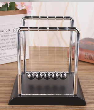 Newton's Cradle: Wetenschappelijk Pendel Speelgoed voor Bureau & Stressverlichting