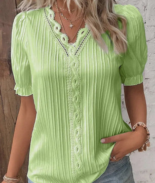 Zomerse Dames Blouse met V-hals en Kantdetails - Korte Mouwen