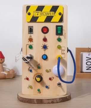 Houten Montessori Busy Board met LED Lichtjes en Schakelaars - Educatief Kinderspeelgoed voor Ontwikkeling en Reisplezier
