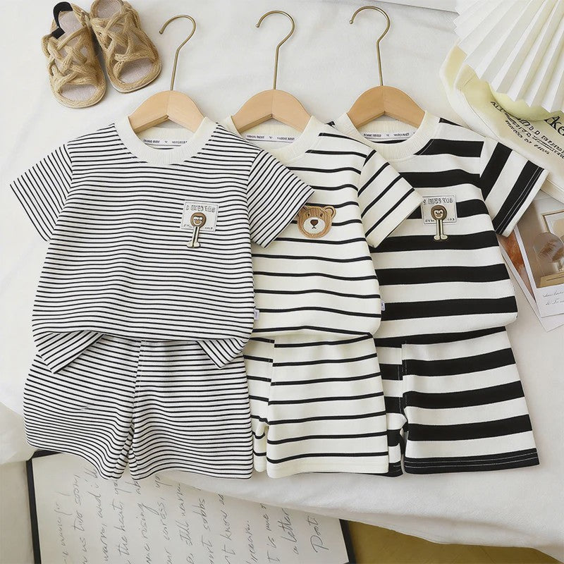 Zomerse Kinderkleding Set: Gestreept T-shirt met Korte Mouw en Short