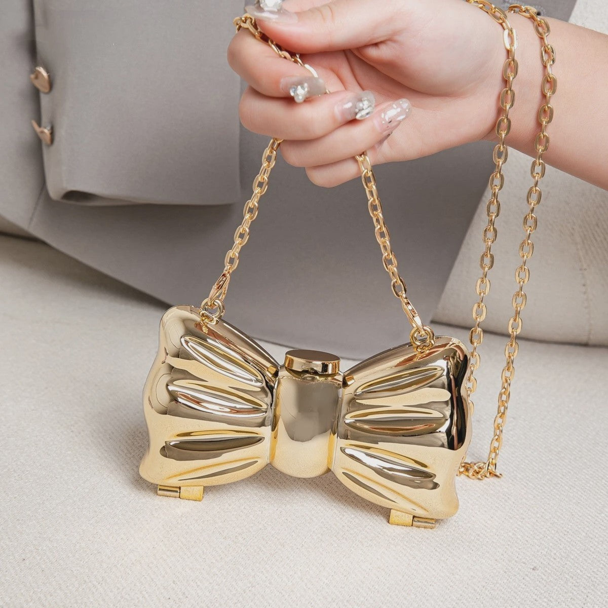 Luxe Strik Handtas van Metaal met Ketting - Speelse Crossbody Tas
