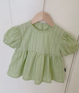 Zomerse Babydoll Blouse voor Meisjes met Broderie en Pufmouwen - Schattig en Casual
