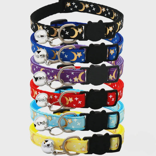 Verstelbare Kattenhalsband met Bel en Sterren/Maan Print - Veilig & Stijlvol